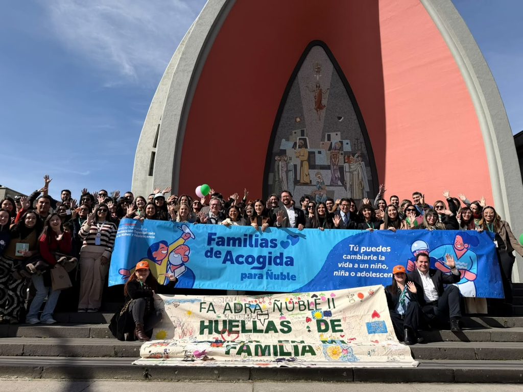 Stand informativo del Servicio de Protección a la Niñez en la Fiesta de la Longaniza de Chillán
