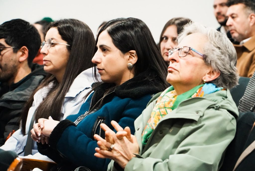 Docentes y autoridades participando en seminario sobre neurodivergencia en contexto escolar en Chillán