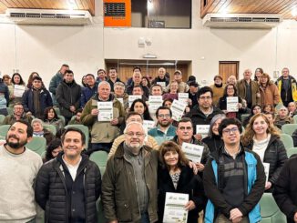 Agricultores de la región de Ñuble junto a expertos de INIA Quilamapu en el lanzamiento de nuevas especies frutales