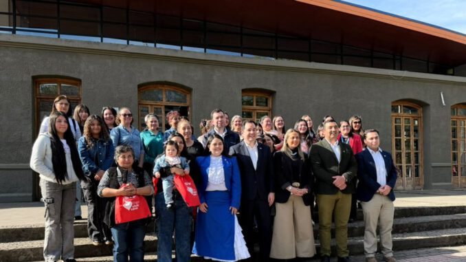 Autoridades regionales de Ñuble durante el anuncio del Bono Extraordinario de Apoyo a la Niñez en la comuna de Pinto