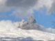 Columna de humo y material piroclástico expulsado por el Complejo Volcánico Nevados de Chillán durante la madrugada